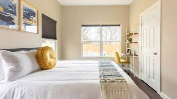 3 makuuhuonetta, työpöytä, silitysrauta/-lauta, ilmainen Wi-Fi