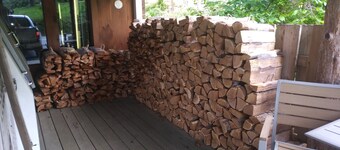 Riverfront camping. Large multi-family site. Private dedicated bath. Tents & RVs