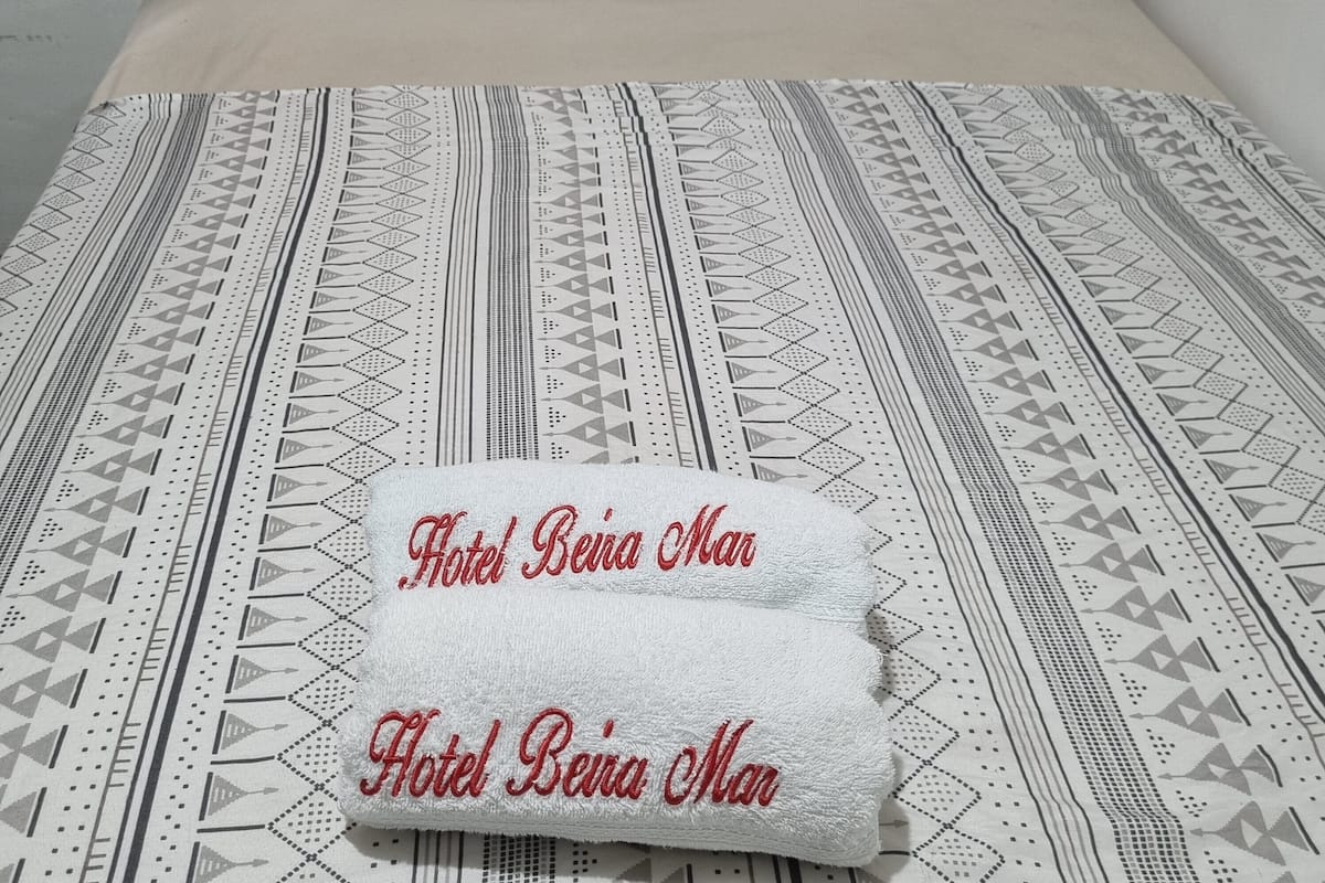 Hypo-allergenic bedding, minibar, free WiFi, bed sheets
