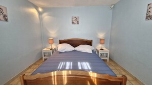 1 bedroom, WiFi - St Georges de Didonne - NICE LITTLE HOUSE with YARD - 1 bedroom (ST GEORGES DE DIDONNE)