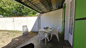 تناول الطعام بالخارج