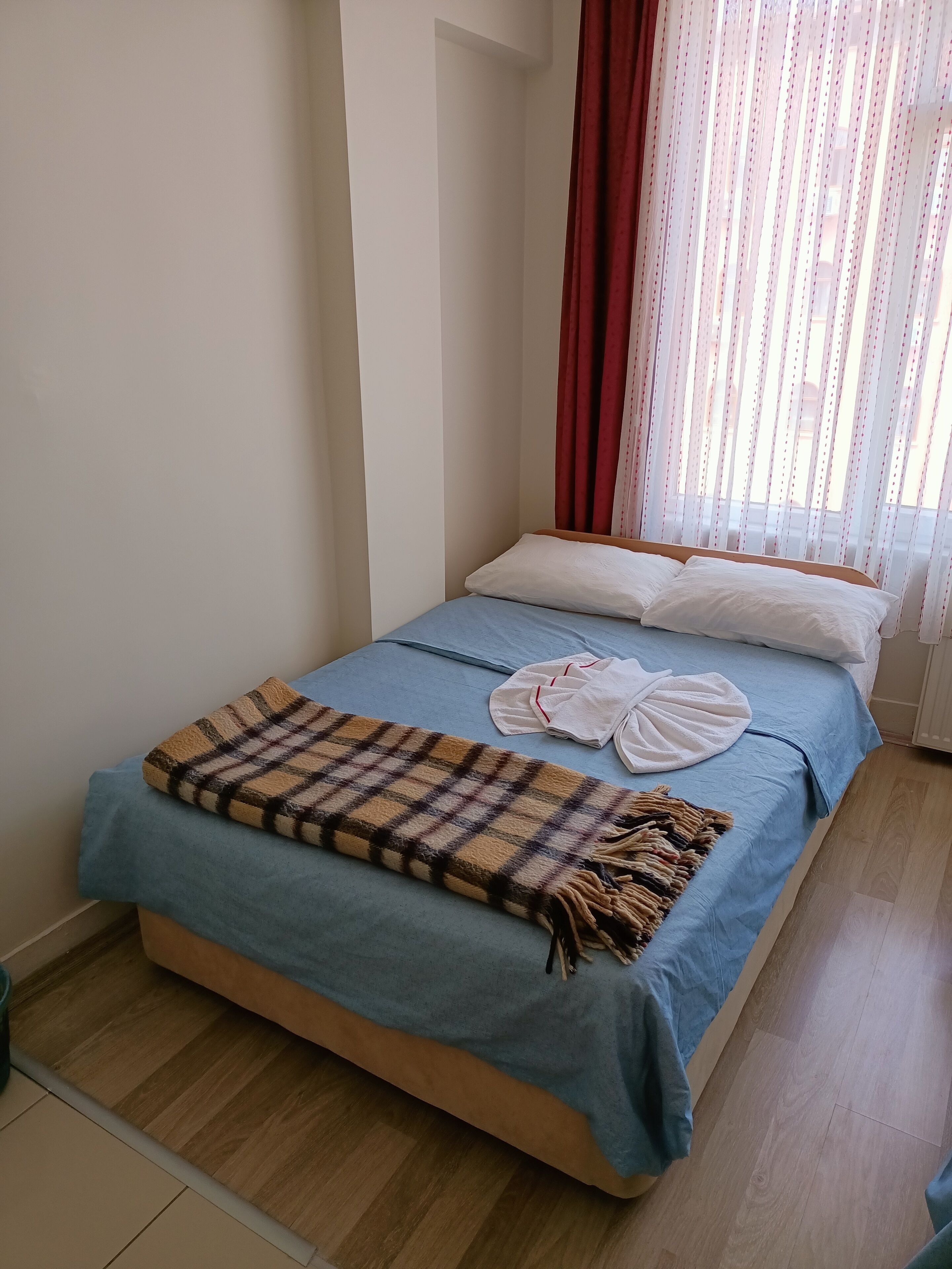 Free WiFi, bed sheets