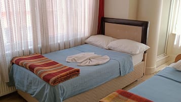 Regadera, regadera tipo lluvia, batas, toallas