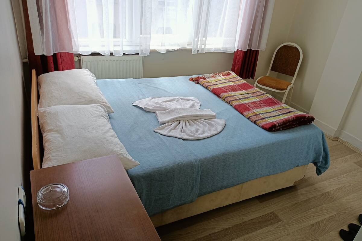 Free WiFi, bed sheets