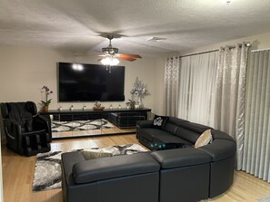 Smart TV, fireplace, video games, table tennis - ⭐️⭐️⭐️⭐️⭐️”Gorgeous house”private pool,hot tub,playroom (Long Pond)