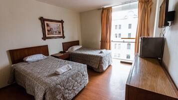 Classic Twin Room | Premium bedding, down duvets, pillow-top beds, desk