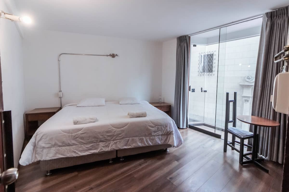 Quarto casal conforto, 1 quarto | Roupas de cama premium, edredons de pluma, camas com colchões pillow-top