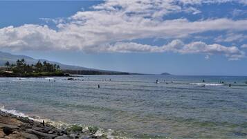 Beach nearby, sun loungers, beach towels