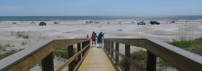 St. Augustine Beach, Florida: 2 bed/2 bath (Beachfront PetFriendly Free Parking)