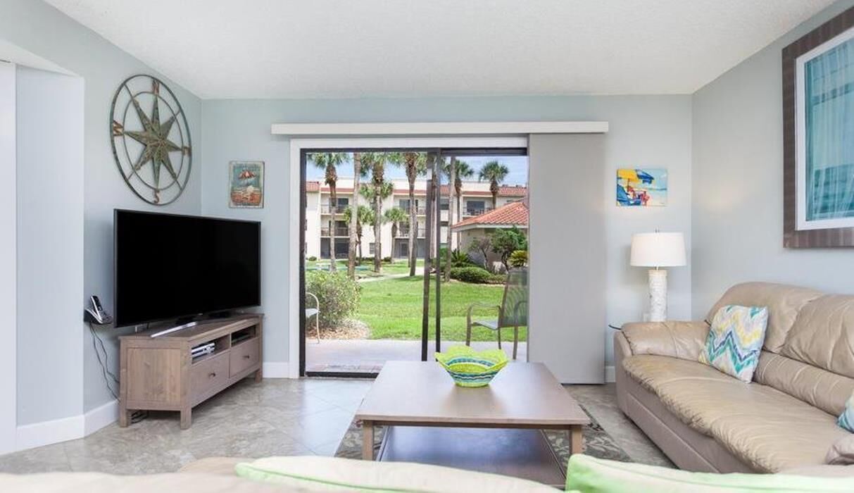 TV connectée, lecteur de DVD, livres