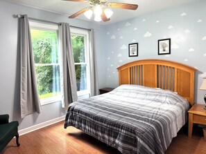 5 bedrooms, desk, travel crib, free WiFi