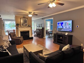 Smart TV, fireplace, DVD player, table football