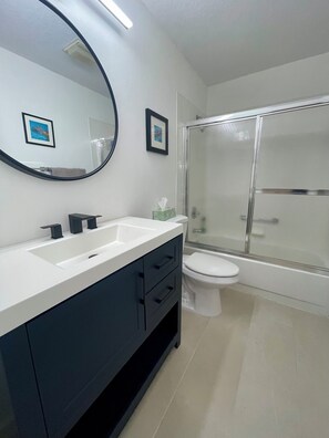 Combined shower/tub, hair dryer, towels, soap - Private heated in-ground pool oasis with golf cart in Rio Grande! (The Villages)