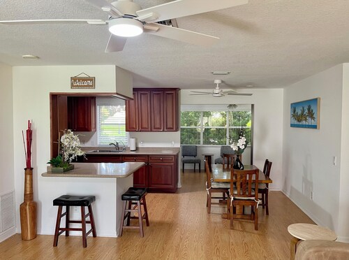 Private heated in-ground pool oasis with golf cart in Rio Grande!