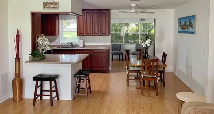 Private heated in-ground pool oasis with golf cart in Rio Grande!