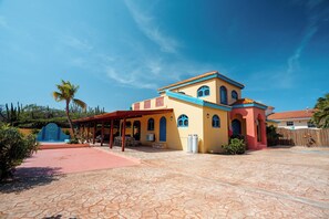 Exterior - Villa Encantada Aruba with Private Pool and garden (Noord)