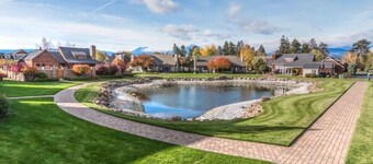 View stunning sunsets and enjoy cozy comfort steps from the heart of Sisters.