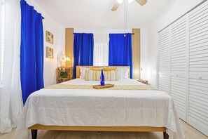 2 Schlafzimmer, Schreibtisch, Bügeleisen/Bügelbrett, Reisekinderbett