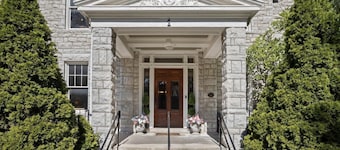 Historic 9 BR/10 bath with putting green/ splash pad