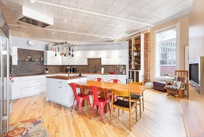 Fridge, microwave, oven, stovetop - Penthouse Apartment Overlooking Downtown Mall (Charlottesville)