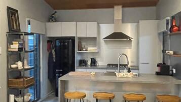 Smart TV, books, stereo