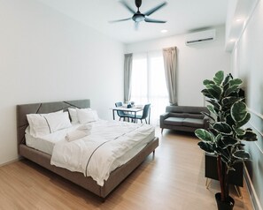 Design Studio, 1 Queen Bed, City View | Living area | 67-inch LED TV with digital channels, TV - UNA Sunway Velocity by Unimax (Kuala Lumpur)