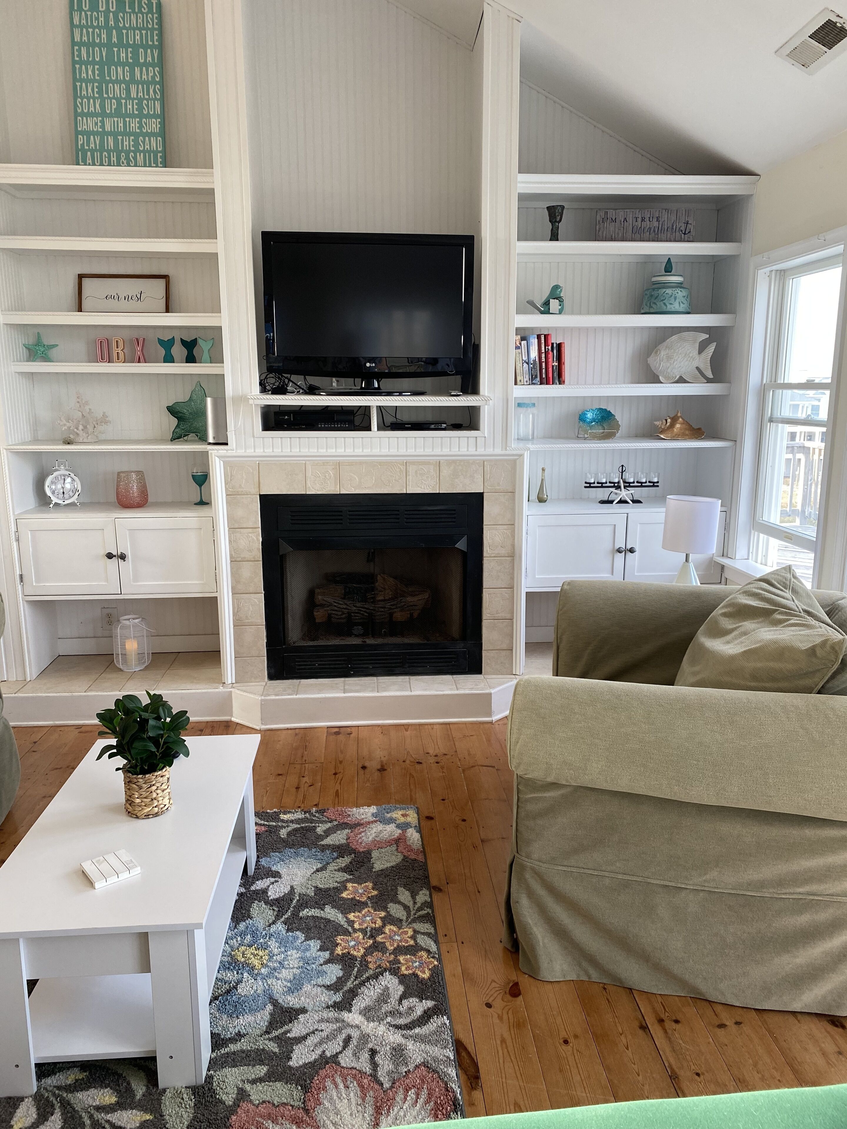 智能電視、DVD 播放機、書籍、影像庫