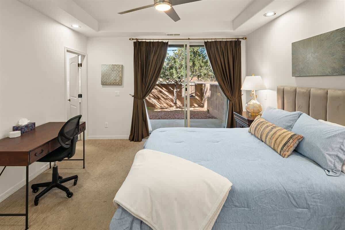 2 habitaciones, escritorio, tabla de planchar con plancha y wifi gratis 