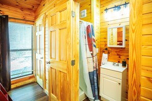 Bigfoot Lodge Room Two | Bathroom | Towels, soap, shampoo, toilet paper