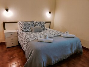 2 chambres, lit parapluie, Wi-Fi gratuit, draps fournis
