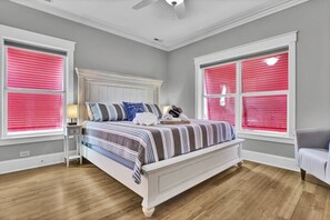 3 bedrooms, desk, iron/ironing board, travel crib