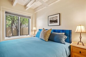 2 habitaciones, escritorio, tabla de planchar con plancha y wifi 