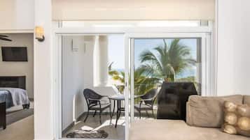 2 bedrooms, in-room safe, iron/ironing board, free WiFi
