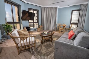 Suite Plus | Living area - SEVEN Tel Aviv (Tel Aviv)