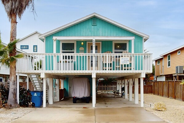 Exterior - Surf Inn - Laid Back Living in Favorable Area of Port A with Heated Private Pool (Port Aransas)