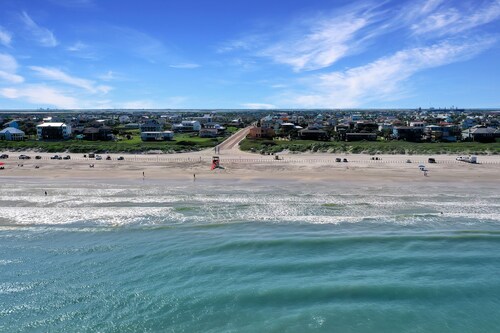 Surf Inn - Laid Back Living in Favorable Area of Port A with Heated Private Pool