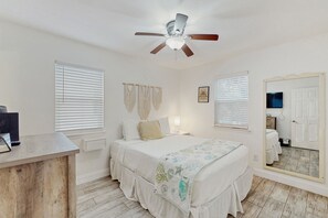 3 bedrooms, iron/ironing board, WiFi, bed sheets