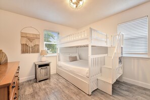 3 bedrooms, iron/ironing board, WiFi, bed sheets