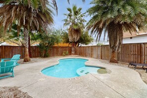 A heated pool - Surf Inn - Laid Back Living in Favorable Area of Port A with Heated Private Pool (Port Aransas)