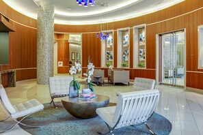 Lobby - Sleek Downtown 1BR w/ Gym, Deck & W/D, walk to 6th St bars, by Blueground (Austin)