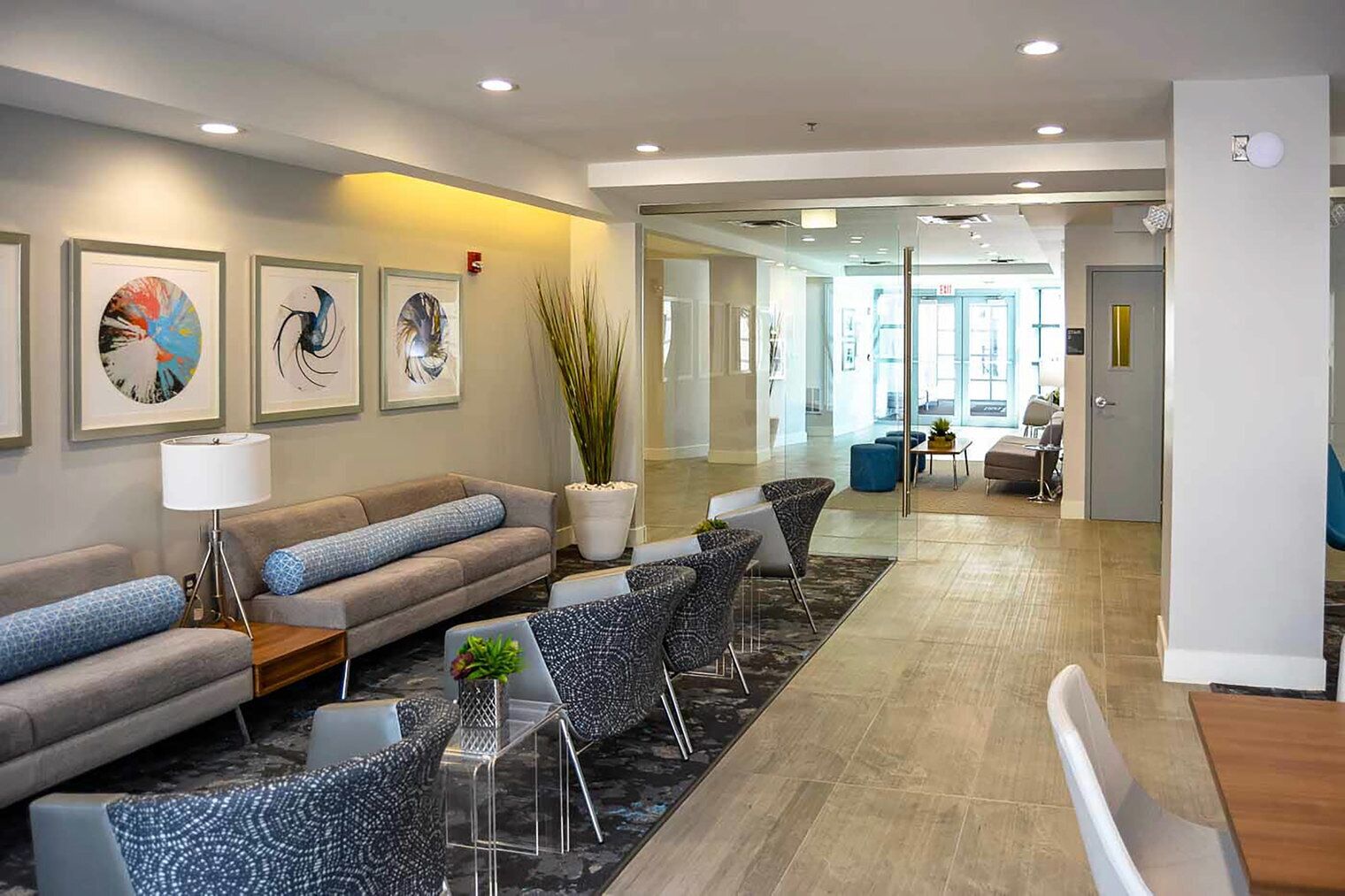 المنشأة من الداخل