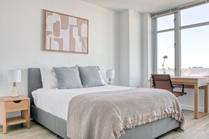 1 bedroom, iron/ironing board, WiFi, bed sheets - Upscale Cambridge 1BR w/ Gym & W/D, walk to Harvard Bridge, by Blueground (Cambridge)