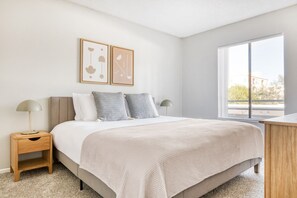 2 chambres, fer et planche à repasser, Wi-Fi, draps fournis