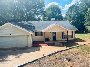 Exterior - Cozy home on Lake Oconee w/gameroom & Golden Tee (eatonton)