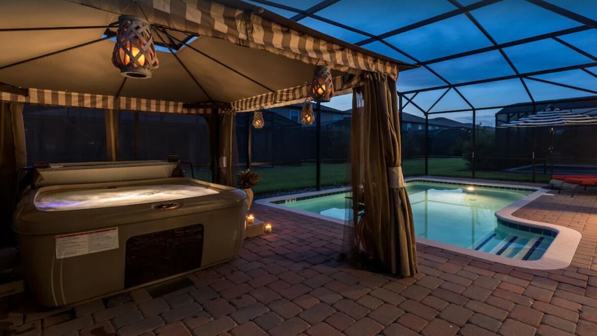 Tropical Haven 8 BR Villa hosted by Oasis Valley Villas @ Champions Gate Resort
