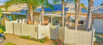 Collier Terrace: charming + central