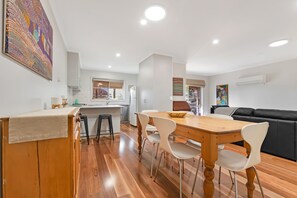 Dining - Collier Terrace: charming + central (Echuca)