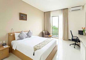 Superior Single Room, 1 Queen Bed | In-room safe, desk, laptop workspace, blackout curtains - Le Premier Hotel Kota Deltamas (Cikarang)