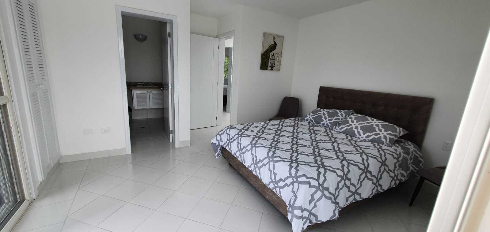 3 habitaciones, wifi gratis y ropa de cama 