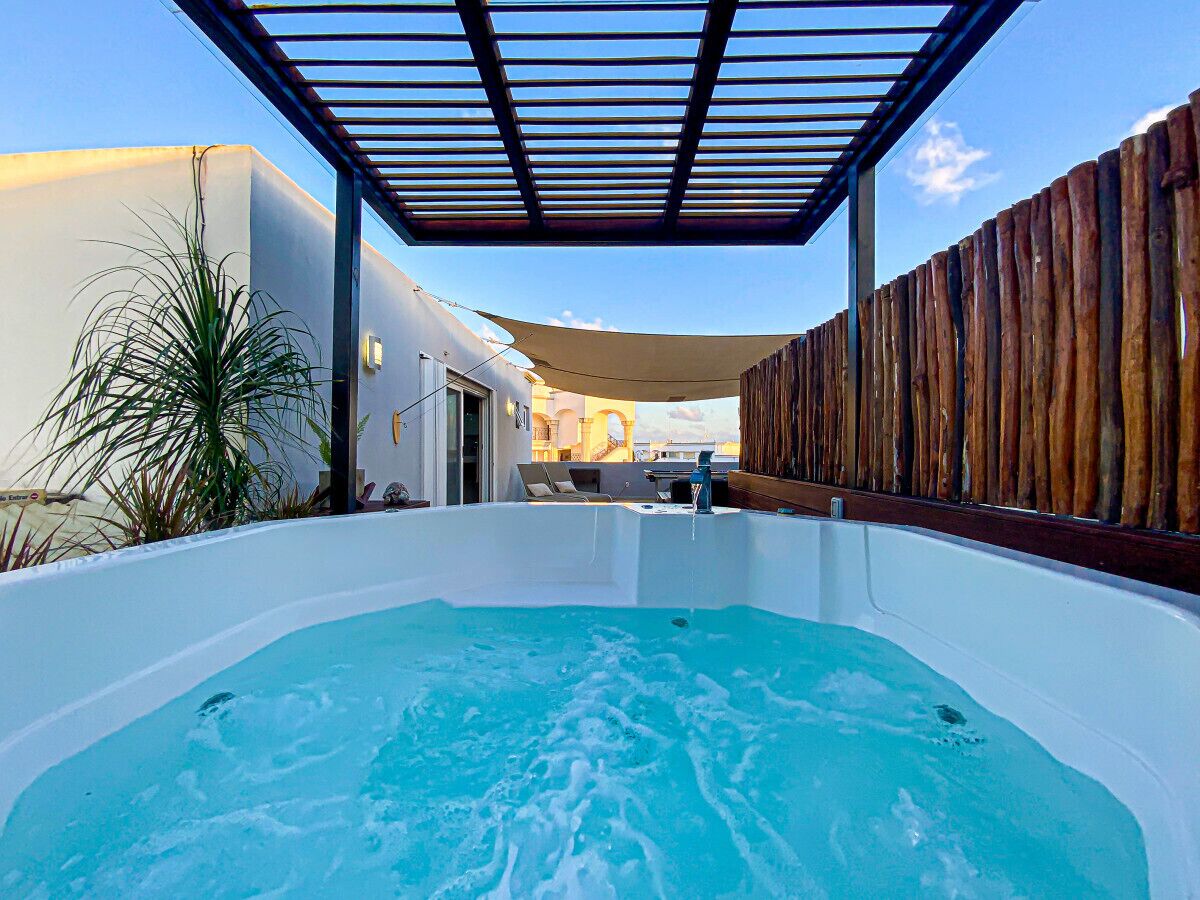 مغطس سبا خارجي